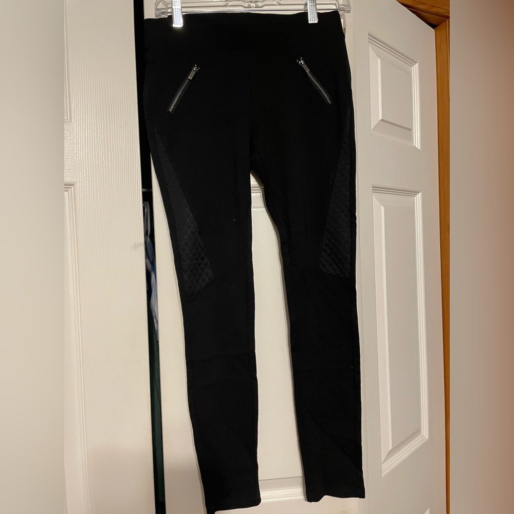 Francesca’s Quinn brand slip on women’s leggings with quilted pattern